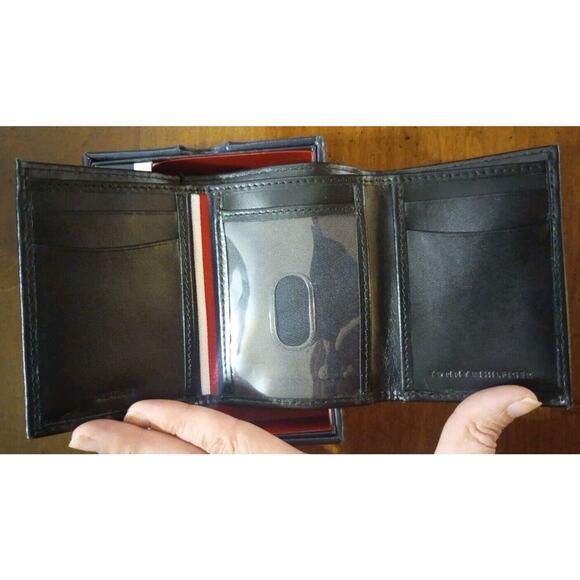 Tommy Hilfiger Men's Leather Trifold Wallet & Box New Credit Card Slim Black - Picture 2 of 6